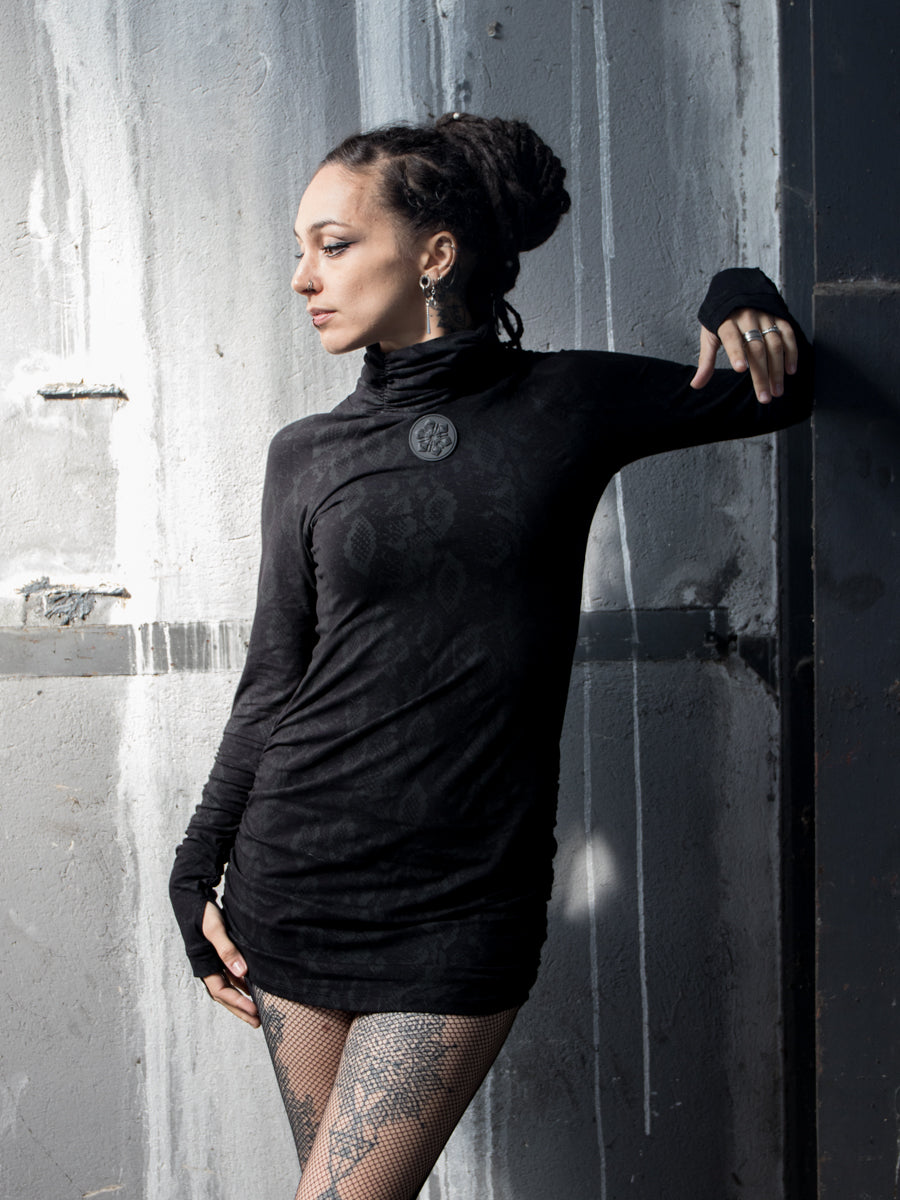 SUTRA ✦ SNAKE ✦ BLACK