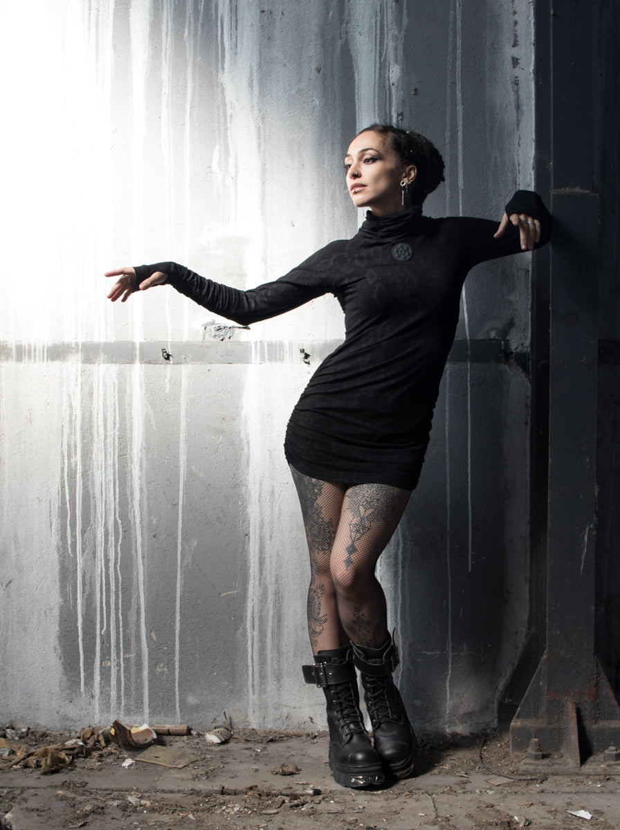 SUTRA ✦ SNAKE ✦ BLACK