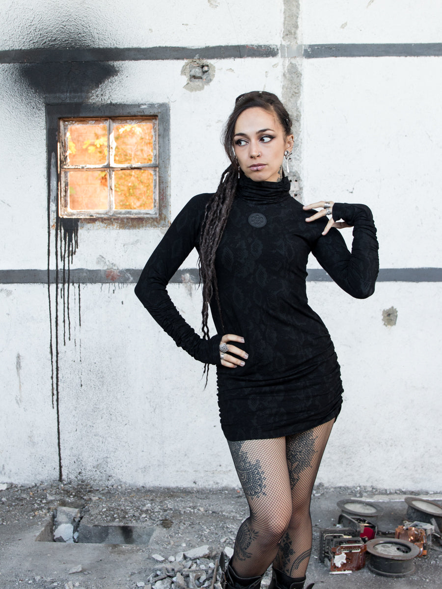 SUTRA ✦ SNAKE ✦ BLACK