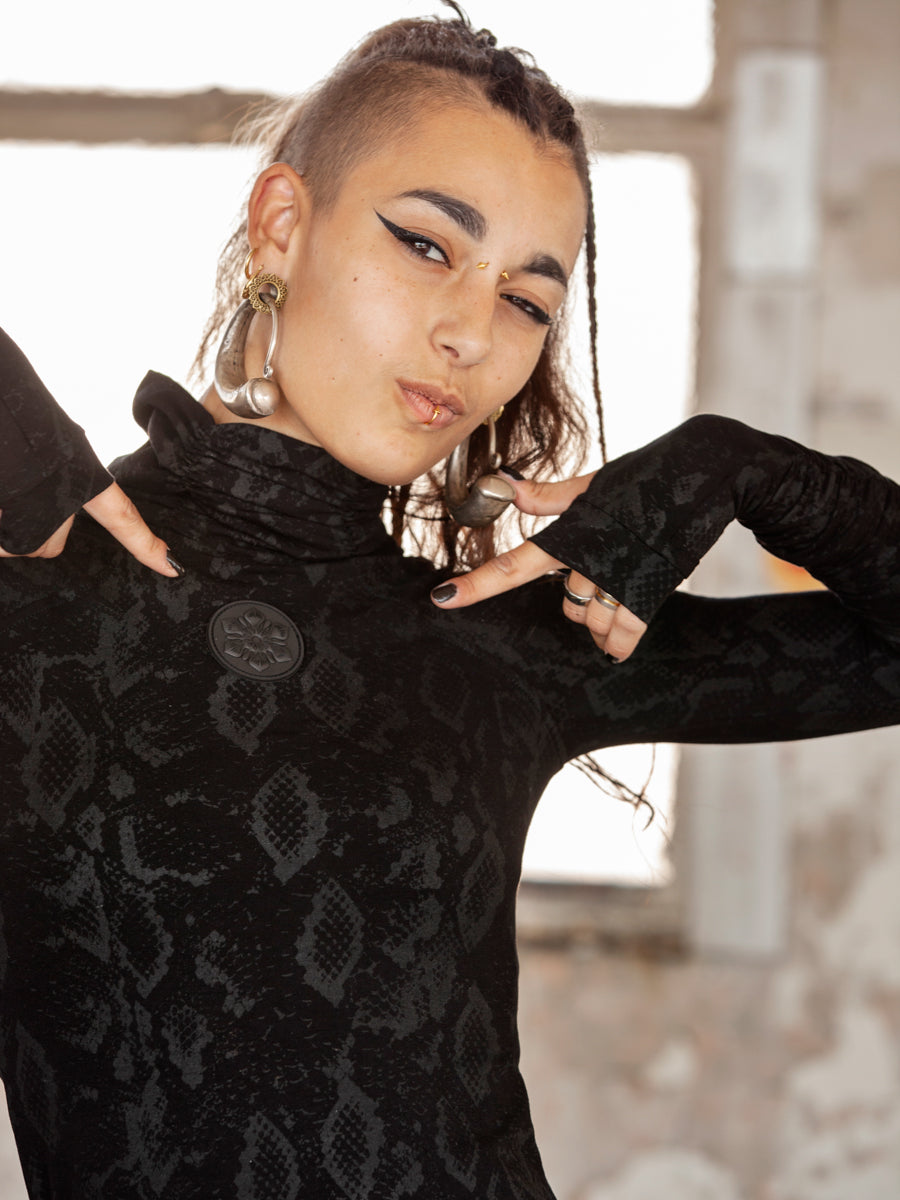 SUTRA ✦ SNAKE ✦ BLACK