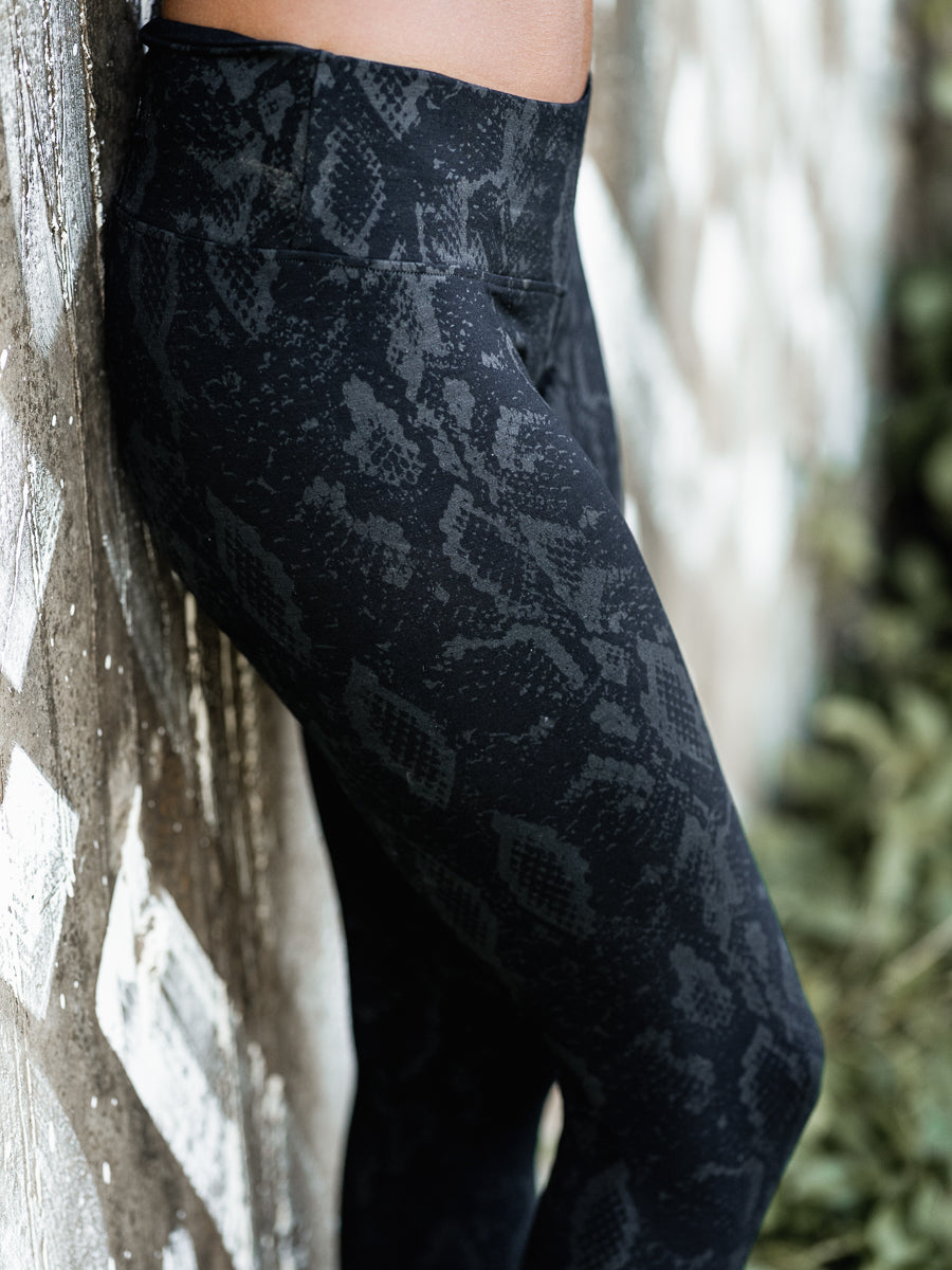 HATHA ✦ SNAKE ✦ BLACK