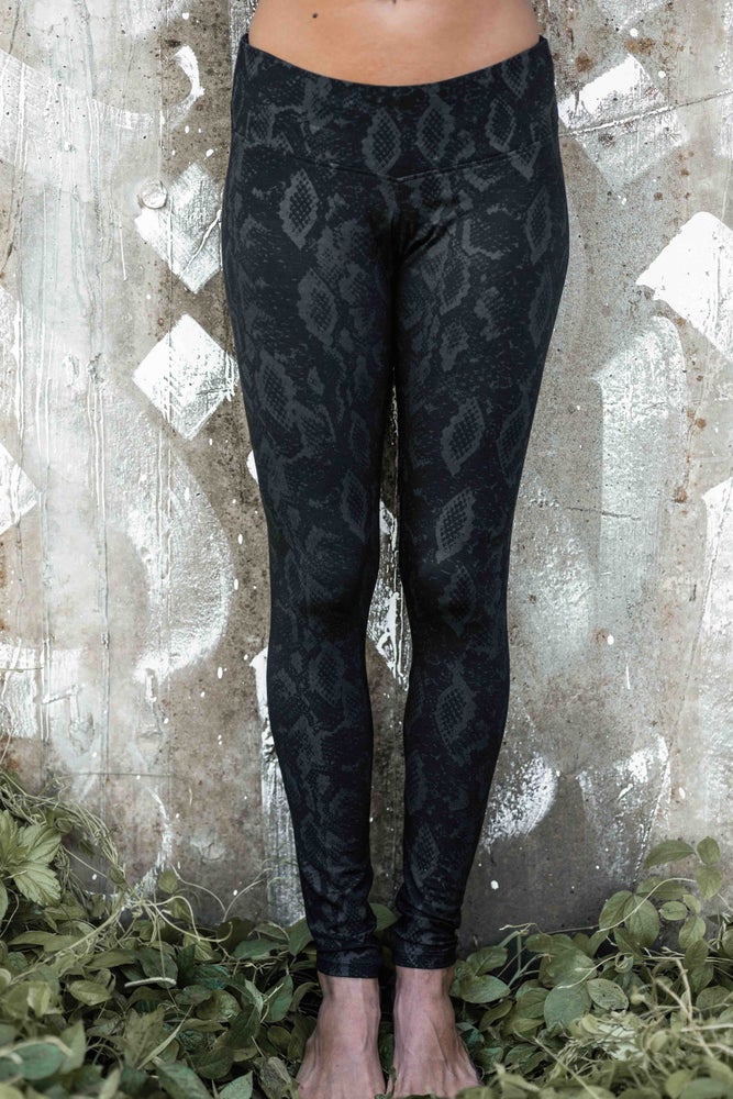 HATHA ✦ SNAKE ✦ BLACK